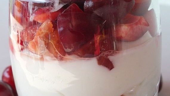 Malte Evers Rezept: Limettenquark mit süßen Kirschen