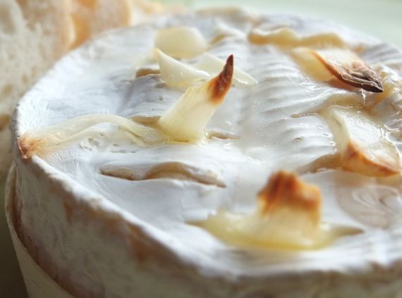 Malte Evers Rezept: Gebackener Camembert mit Knoblauch und Kräutern