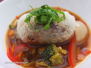Malte Evers Rezept: Reispapier-Frühlingsrolle mit asiatischer Gemüsesuppe