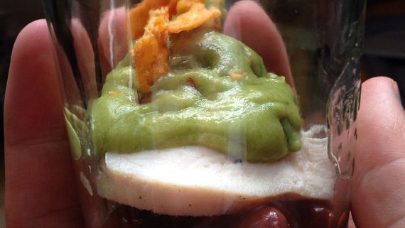 Malte Evers Rezept: Mexikanisches Hühnchen mit Guacamole und Bohnen
